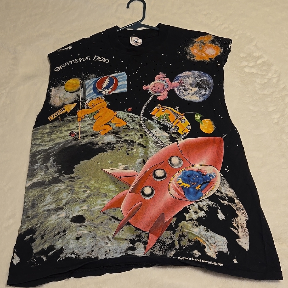 Here Is Your GRATEFUL DEAD STANDING ON THE MOON SHIRT.